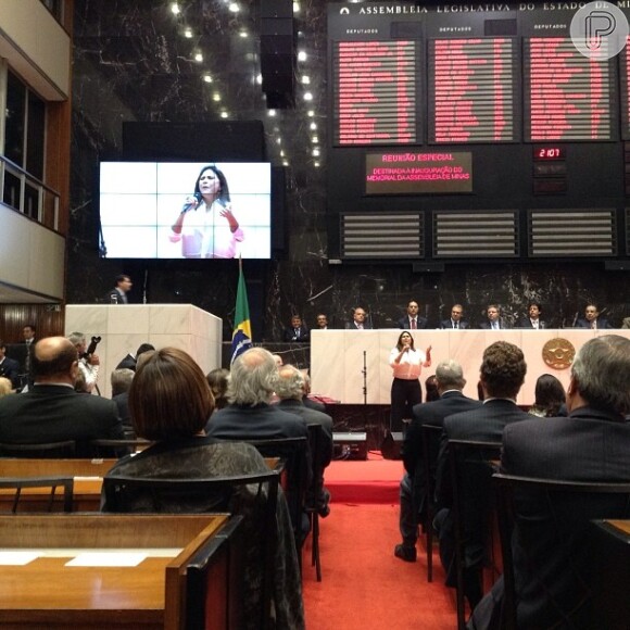 Ao cantar o Hino Nacional na Assembleia Legislativa de Minas Gerais, em Belo Horizonte, Fafá de Belém caiu e, após se recompor, continuou a apresentação, em 2 de dezembro de 2013