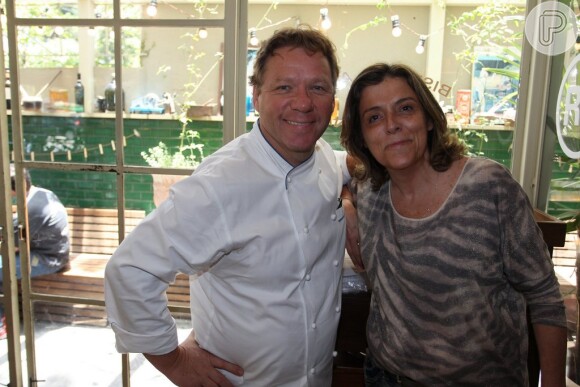 Barbara Gancia posa com Claude Troisgros, em 3 de dezembro de 2013