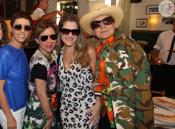 Lilian Pacce, Astrid Fontenelle, Ingrid Guimarães e Betty Lago posam para fotos, em 3 de dezembro de 2013