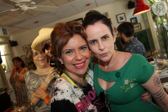Astrid Fontenelle posa com Fernanda Young, em 3 de dezembro de 2013