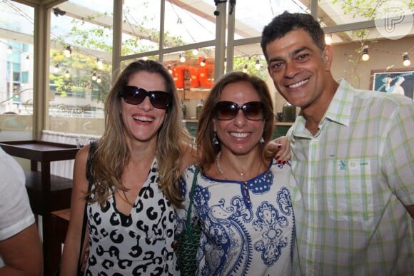 Cissa Guimarães, Eduardo Moscovis e Ingrid Guimarães deram boas risadas, em 3 de dezembro de 2013