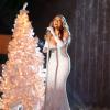 Simpática, Mariah Carey participou da 81ª edição da  inauguração da árvore de Natal do Rockefeller Center, e m Nova York