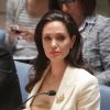 Angelina Jolie tenta não se sensibilixar ao planejar seu funeral, diz site