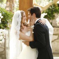 Joshua Bowman e Emily VanCamp se casam no último episódio de 'Revenge'