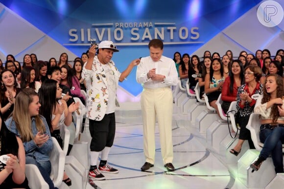 Brincadeira de Silvio Santos na televisão gerou comentários bem-humorados nas redes sociais