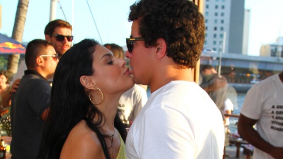 Paloma Bernardi e Thiago Martins se beijam em festa de Rafael Zulu. Fotos!