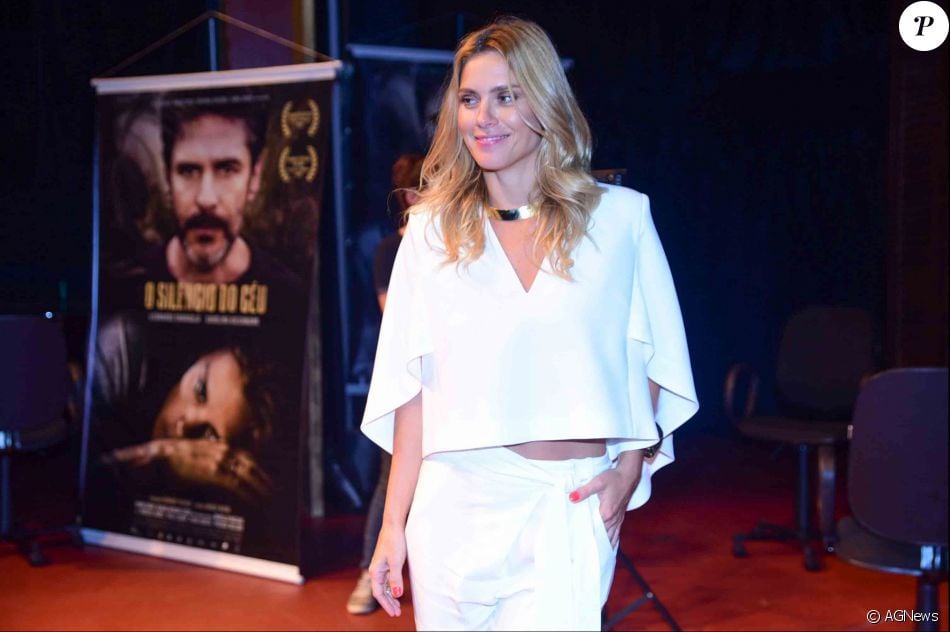 Carolina Dieckmann Esbanjou Boa Forma Na Coletiva De