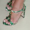 A sandália verde usada por Marina Ruy Barbosa é do modelo 'Keira', da Dolce & Gabbana