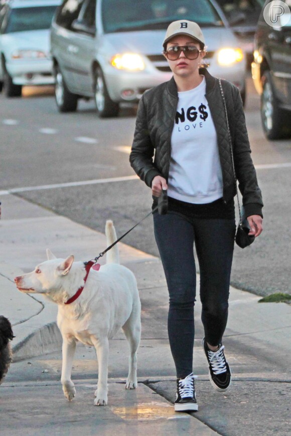 Amanda Bynes é vista pela primeira vez após deixar ala psiquiátrica de hospital de Los Angeles, em 5 de dezembro de 2013