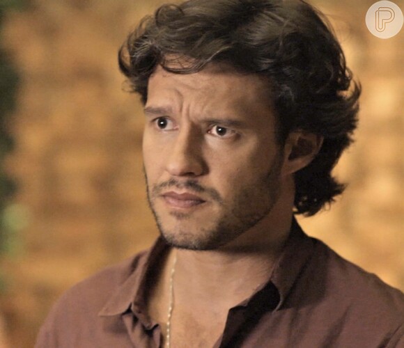 Henrique (Nando Rodrigues) é demitido por Beto (João Baldasserini), na novela 'Haja Coração'