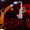 Amy Purdy se apresentou com as lâminas que usa para competir e dançou com um robô na abertura dos Jogos Paralimpícos Rio 2016