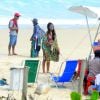De biquíni, ex-BBB Munik Nunes curtiu praia no Rio de Janeiro com seu cachorro de estimação na tarde desta quinta-feira, 15 de setembro de 2016