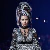 A top brasileira Adriana Lima desfilou para a campanha primavera/verão 2017, do estilista Marc Jacobs, inspirada nos anos 90. O local escolhido foi a boate Hammertein Ballroon