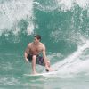 Klebber Toledo exibiu físico durante dia de surfe na praia da Barra, Zona Oeste do Rio, na tarde desta sexta-feira, dia 16 de setembro de 2016