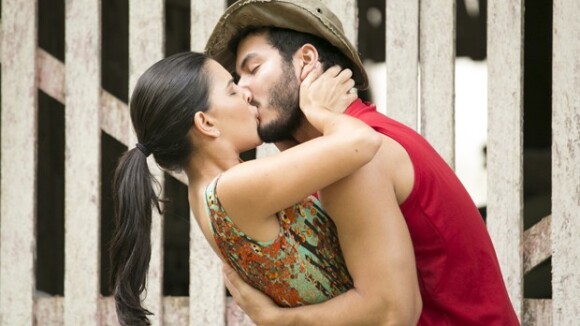 'Além do Horizonte': Matias se declara para Celina (Mariana Rios) e a beija