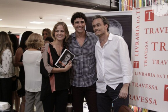Luiza Valdetaro compra livro de Gianecchini