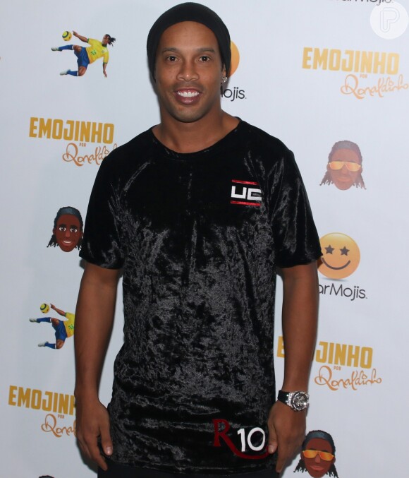 Discreto com seus relacionamentos, Ronaldinho Gaúcho proibiu a namorada de fazer check in no condomínio do moço, na Barra da Tijuca, no Rio de Janeiro