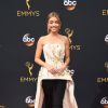 Veja fotos dos looks das famosas no tapete vermelho da 68ª edição do Emmy Awards, que aconteceu na noite deste domingo, 18 de setembro de 2016, no Microsoft Theater, em Los Angeles, nos Estados Unidos