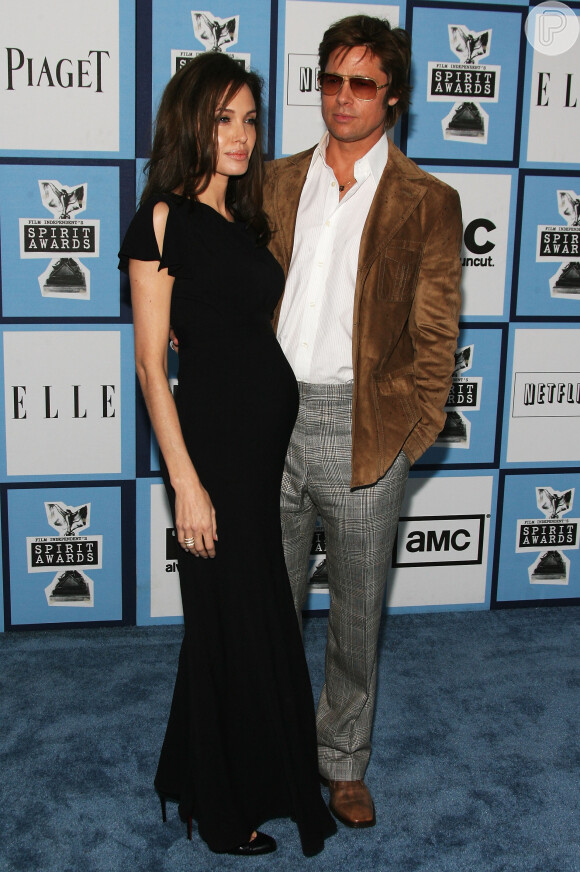 Nos primeiros meses de gestação de Shiloh, primeira herdeira biológica do casal, Angelina apareceu em tapete vermelho ao lado de Brad Pitt