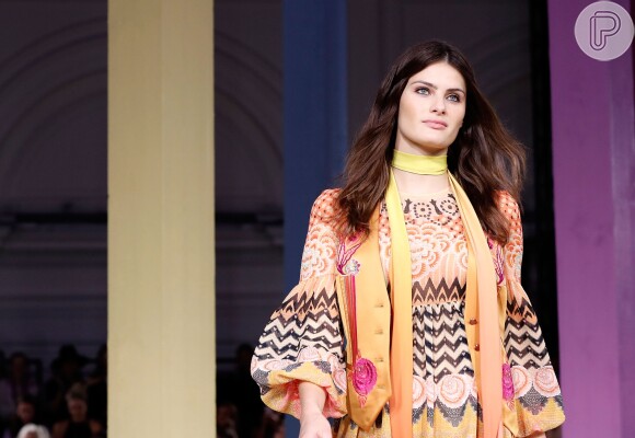 Isabeli Fontana marcou presença e brilhou na Semana de Moda de Londres e de Milão nos dias 18 e 21 de setembro de 2016