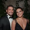 Cauã Reymond e namorada, Mariana Goldfarb, assumiram o romance em baile de gala em abril deste ano