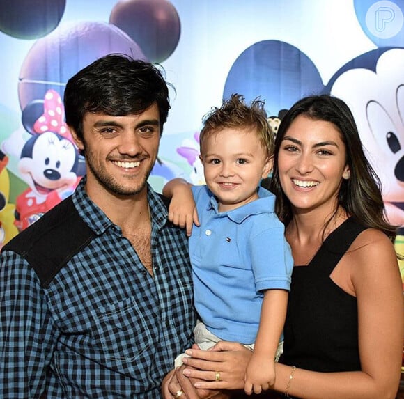 Pais do menino Joaquim, Felipe Simas e Mariana Uhlmann estão esperando a chegada da primeira filha