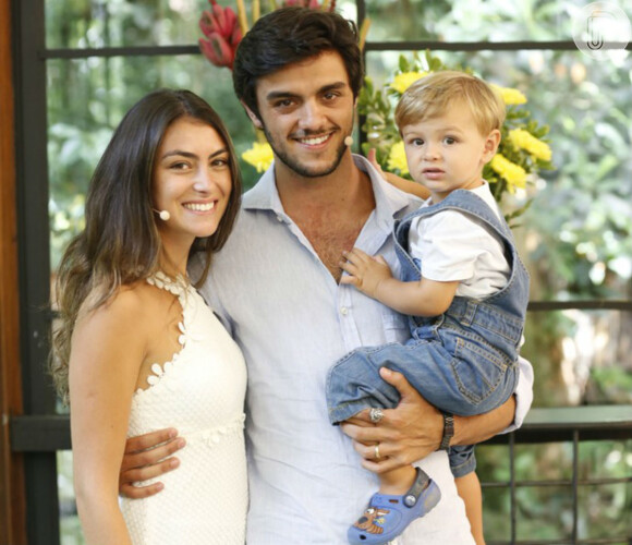 Felipe Simas e Mariana Uhlmann já são pais do pequeno Joaquim, de 2 anos