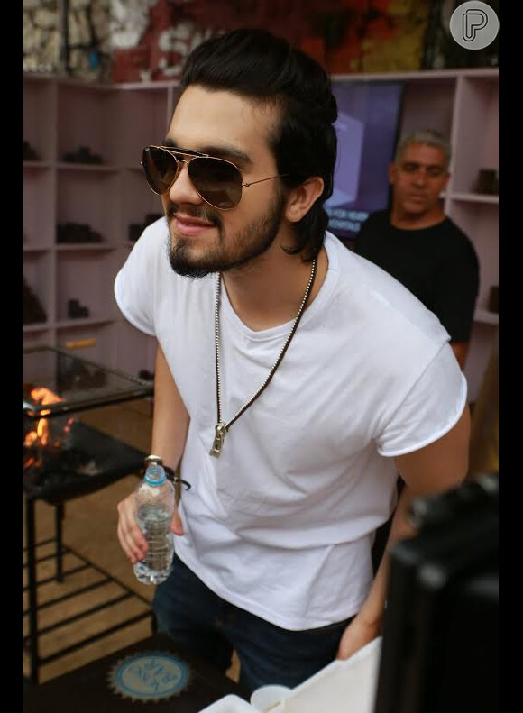 Luan Santana visitou o morro Dona Marta nesta terça-feira, 27 de setembro de 2016, para lançar seu novo clipe em parceria com a Shell