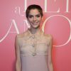 Isabella Santoni apostou no look nude Miu Miu para festa de lançamento da novela 'A Lei do Amor'