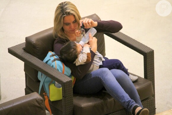 Fernanda Gentil é mãe de Gabriel, de 1 ano