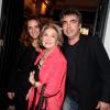 Eva Wilma recebe família em restaurante em São Paulo; a atriz foi surpreendida com festa para comemorar seus 80 anos de vida