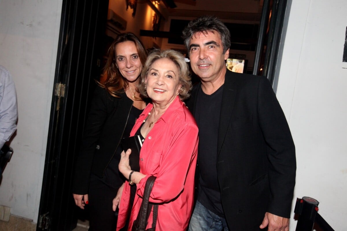 Foto: Eva Wilma recebe família em restaurante em São Paulo; a atriz foi ...