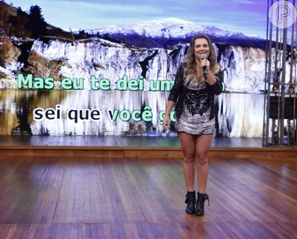 Fernanda Souza também se divertiu cantando uma música de seu noivo, Thiaguinho. O pedido, feito pelo próprio cantor em uma mensagem exibida no telão
