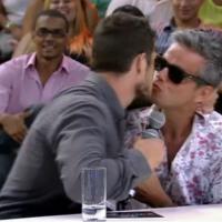 'Amor & Sexo': José Loreto beija Otaviano Costa na boca