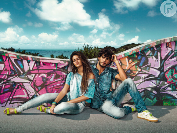 Bruna Marquezine e Marlon Teixeira posaram para campanha da Coca-cola Clothing de verão 2014 em Trancoso, na Bahia