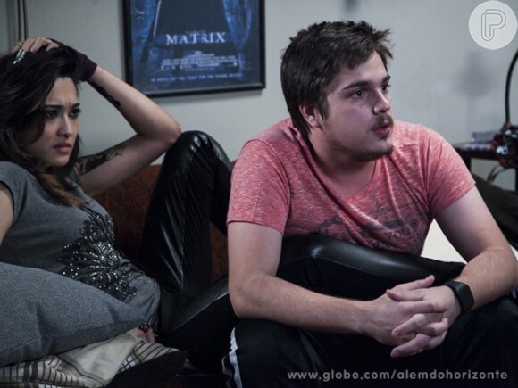 Guto (Lucas Salles) e Jéssica (Jacqueline Sato) são amigos de William (Thiago Rodrigues), em 'Além do Horizonte'