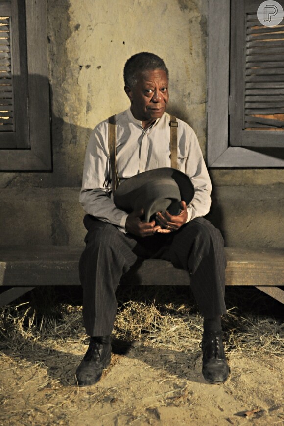 Milton Gonçalves interpreta o ex-escravo Afonso em 'Lado a Lado'