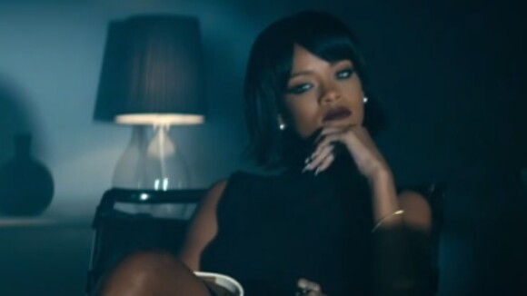 Rihanna aparece com cabelo chanel no papel de psicóloga em novo clipe de Eminem