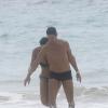Débora Nascimento e José Loreto curtem praia em Fernando de Noronha 