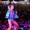 Cantora Claudia Leitte mostra corpo em forma em show em Pernambuco