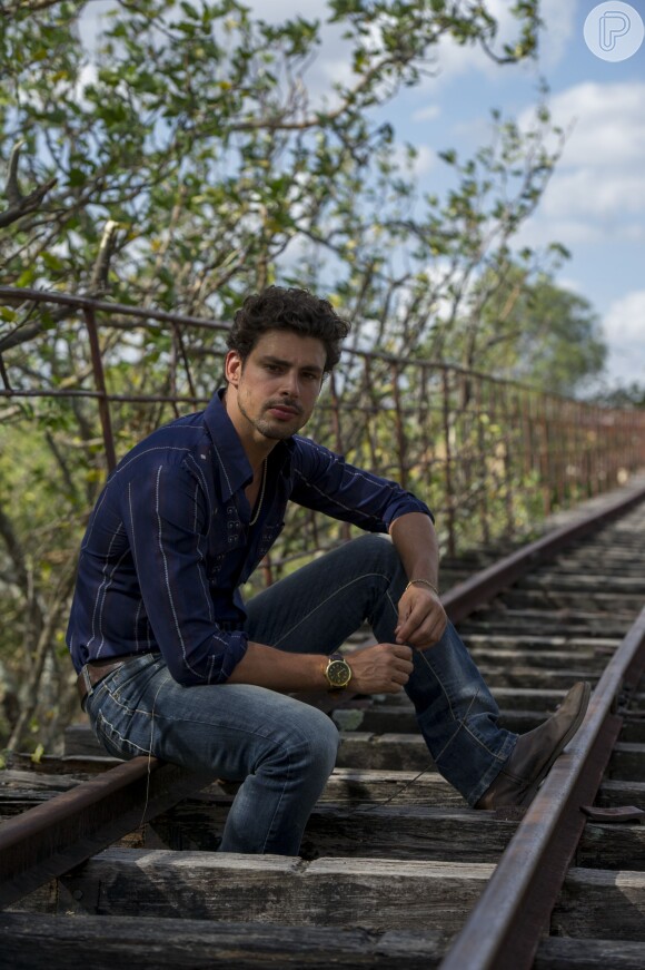 Cauã Reymond viajou para Goiás para gravar cenas de 'Amores Roubados'