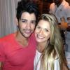 Gusttavo Lima postou em seu Instagram uma foto abraçado à noiva, Andressa Suita, durante festa em Florianópolis, em 5 de janeiro de 2013