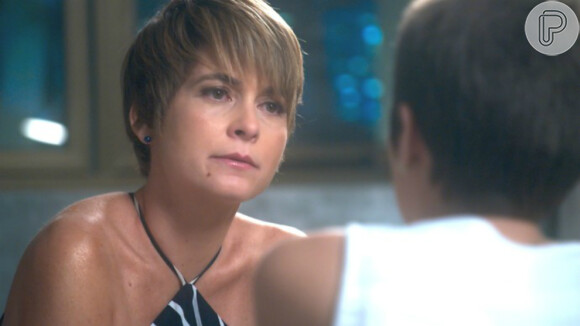 Helô (Claudia Abreu) percebe que Letícia (Isabella Santoni) está sendo dissimulada e rejeita seu pedido de desculpas, na novela 'A Lei do Amor', em novembro de 2016