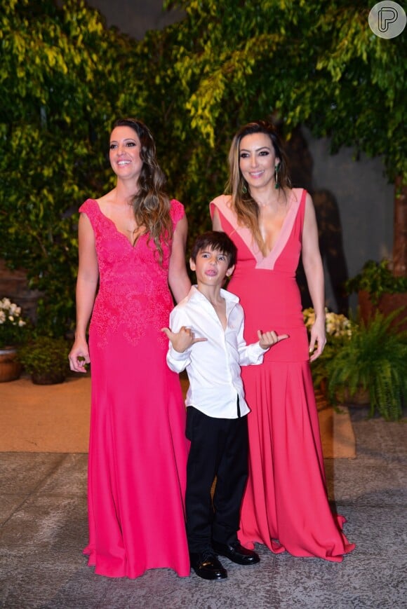 Krizia e Tainá, filhas de Fábio Jr., posaram ao lado do irmão, Záion, filho caçula do cantor