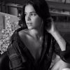 Bruna Marquezine posa sensual e decotada para projeto 'Essa Minha Mulher'