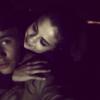 Justin Bieber publicou uma foto em que é abaraçado por Selena Gomez e se declarou apara a cantora