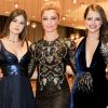 Camila Queiroz, Grazi Massafera e Agatha Moreira posam antes do Emmy Internacional 2016, em Nova York, nos Estados Unidos