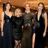 Camila Queiroz, Grazi Massafera e Agatha Moreira posam com Christina Ricci no Emmy Internacional 2016
