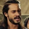 Tobias (Raphael Viana) culpa Zaqueu (Ricky Tavares) por seu sequestro pelos cananeus de Jericó, na novela 'A Terra Prometida'