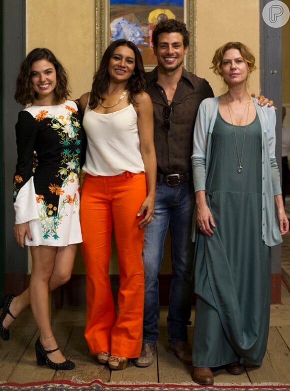 Patricia Pillar posa com o elenco da minissérie exibida no horário das onze horas: Isis Valverde, Dira Paes e Cauã Reymond
